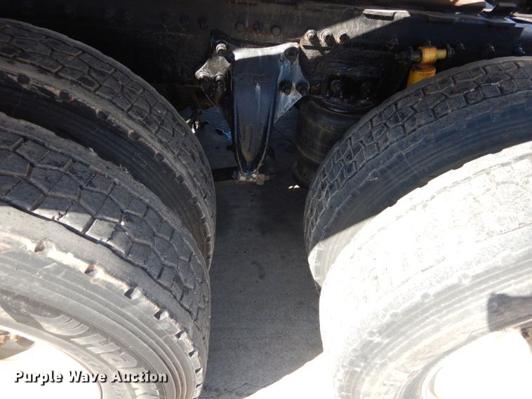 image for item HS9552 2002 Freightliner Century Class ST  semi truck