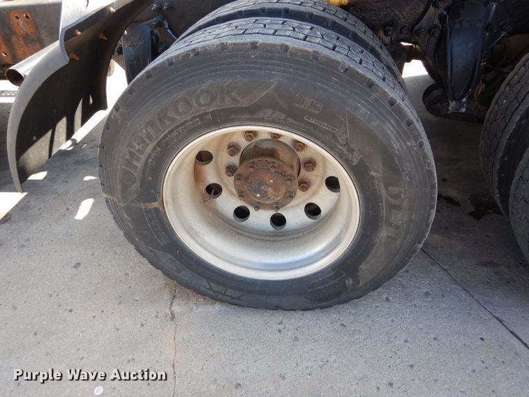 image for item HS9552 2002 Freightliner Century Class ST  semi truck