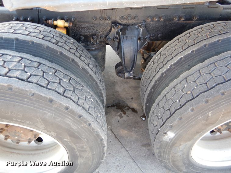 image for item HS9552 2002 Freightliner Century Class ST  semi truck