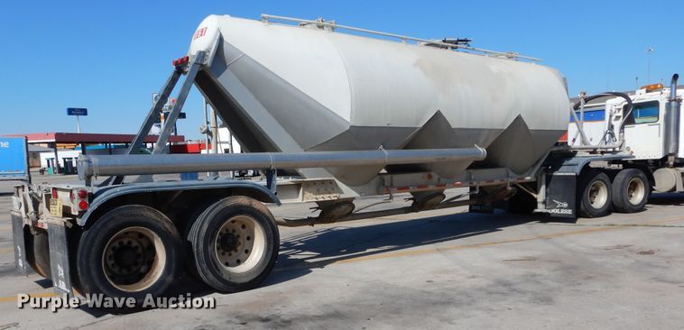 image for item HS9553 1991 Fruehauf pneumatic dry bulk trailer