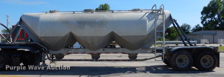 image for item HS9553 1991 Fruehauf pneumatic dry bulk trailer