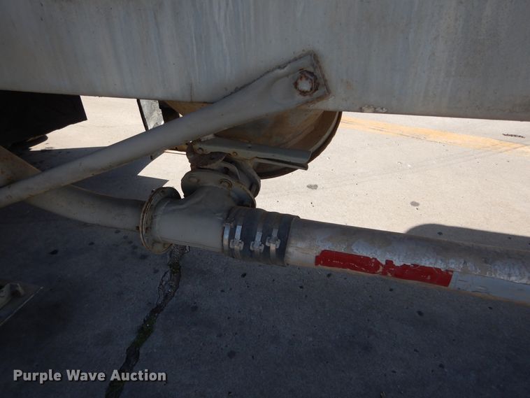 image for item HS9553 1991 Fruehauf pneumatic dry bulk trailer