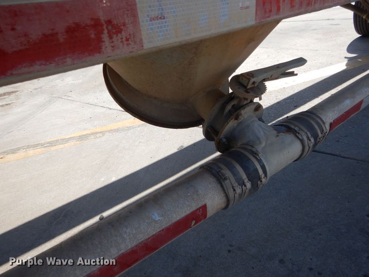 image for item HS9553 1991 Fruehauf pneumatic dry bulk trailer