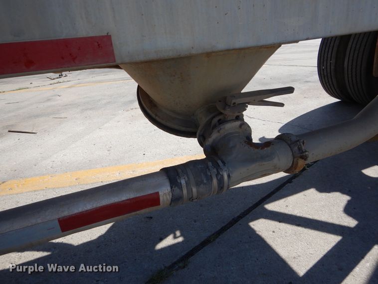 image for item HS9553 1991 Fruehauf pneumatic dry bulk trailer