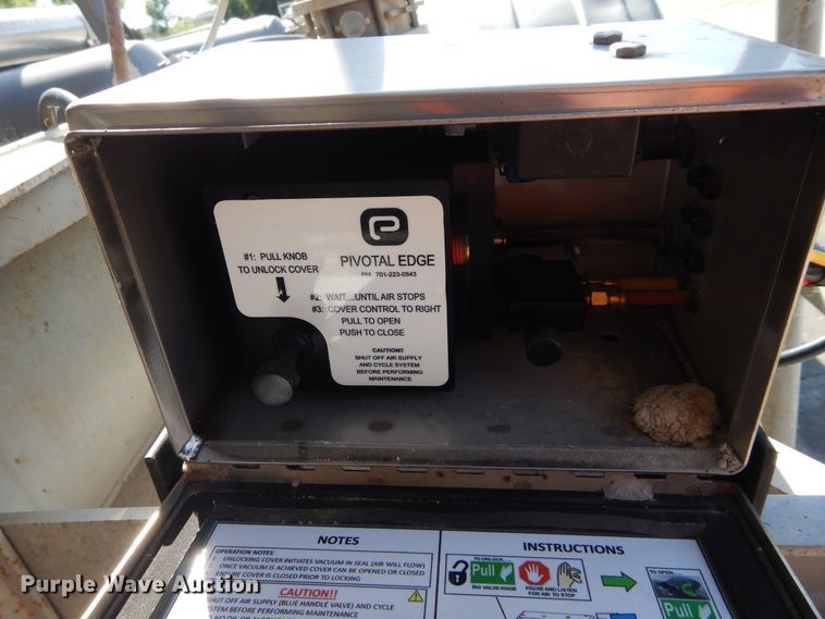 image for item HS9553 1991 Fruehauf pneumatic dry bulk trailer