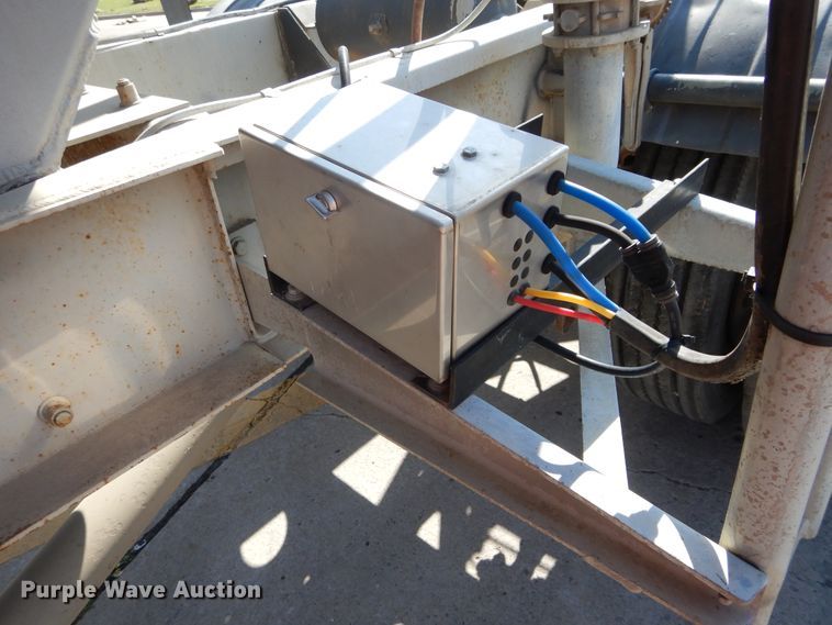 image for item HS9553 1991 Fruehauf pneumatic dry bulk trailer