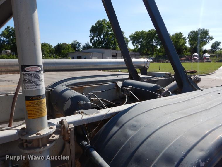 image for item HS9553 1991 Fruehauf pneumatic dry bulk trailer