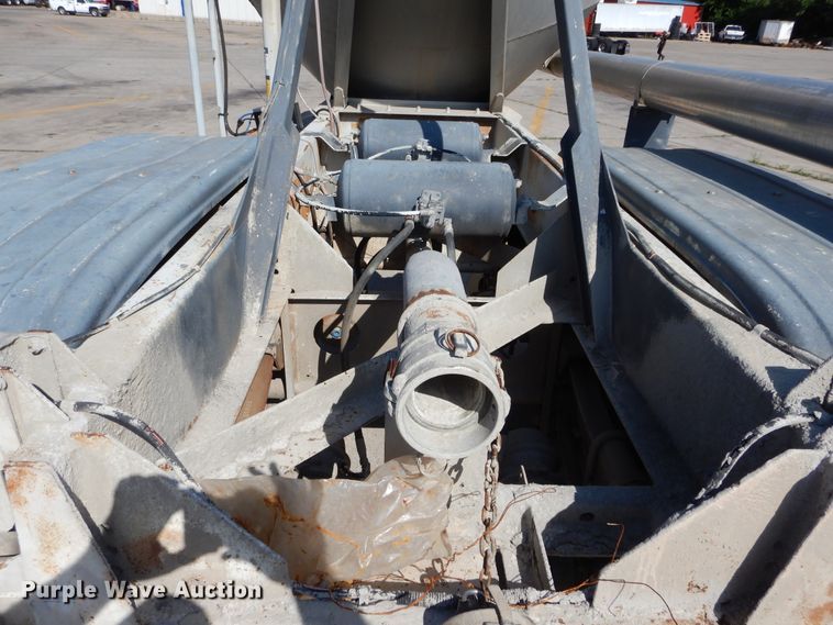 image for item HS9553 1991 Fruehauf pneumatic dry bulk trailer