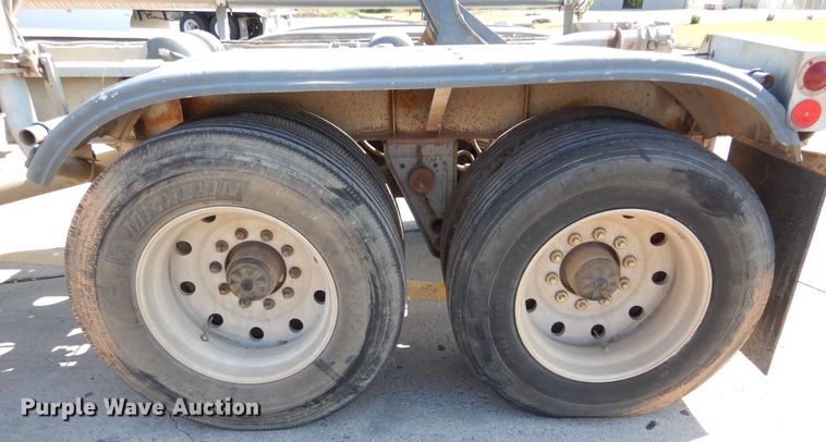 image for item HS9553 1991 Fruehauf pneumatic dry bulk trailer