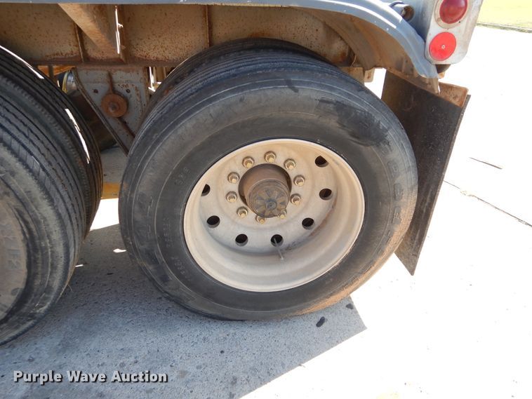 image for item HS9553 1991 Fruehauf pneumatic dry bulk trailer