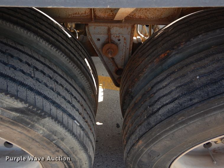 image for item HS9553 1991 Fruehauf pneumatic dry bulk trailer