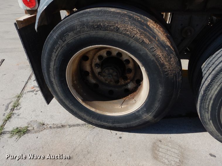 image for item HS9553 1991 Fruehauf pneumatic dry bulk trailer