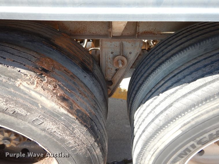 image for item HS9553 1991 Fruehauf pneumatic dry bulk trailer