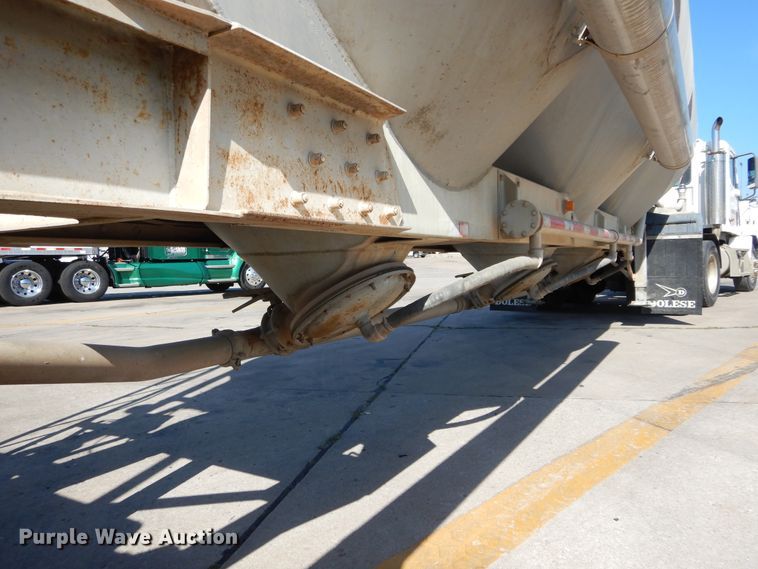 image for item HS9553 1991 Fruehauf pneumatic dry bulk trailer