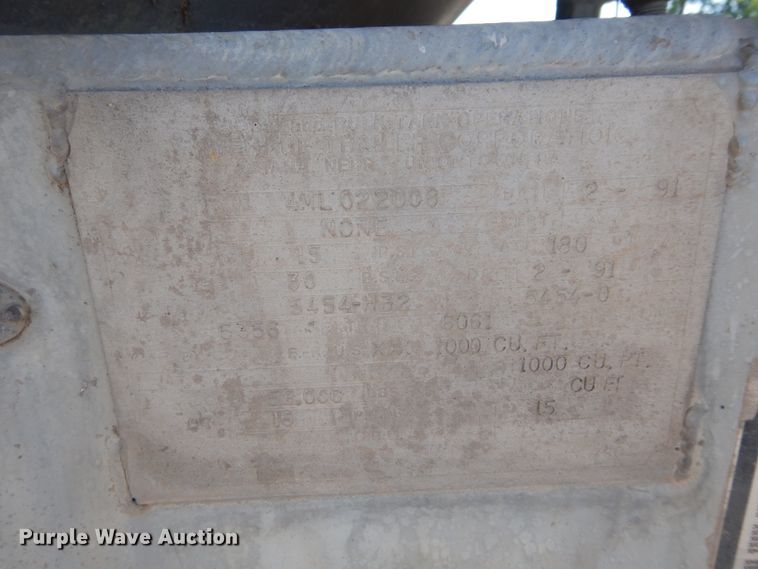 image for item HS9553 1991 Fruehauf pneumatic dry bulk trailer