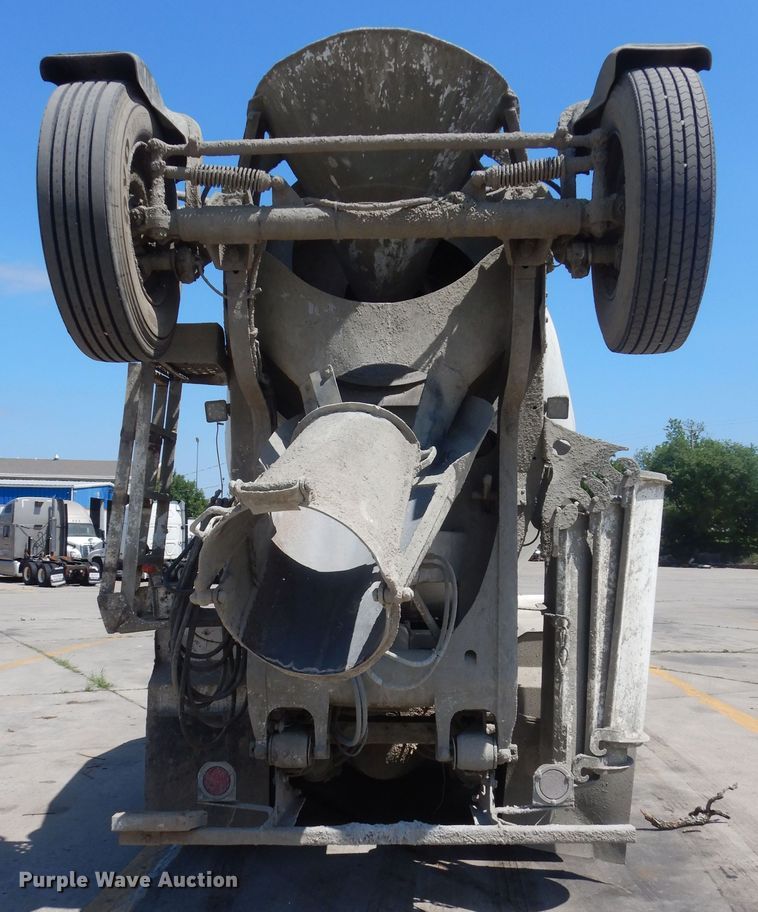 image for item HS9554 2000 Peterbilt 357  ready mix truck