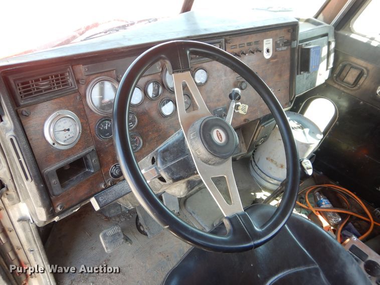 image for item HS9554 2000 Peterbilt 357  ready mix truck