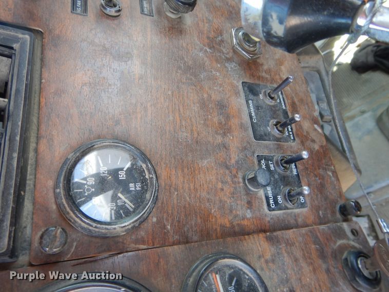 image for item HS9554 2000 Peterbilt 357  ready mix truck