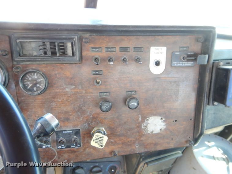 image for item HS9554 2000 Peterbilt 357  ready mix truck