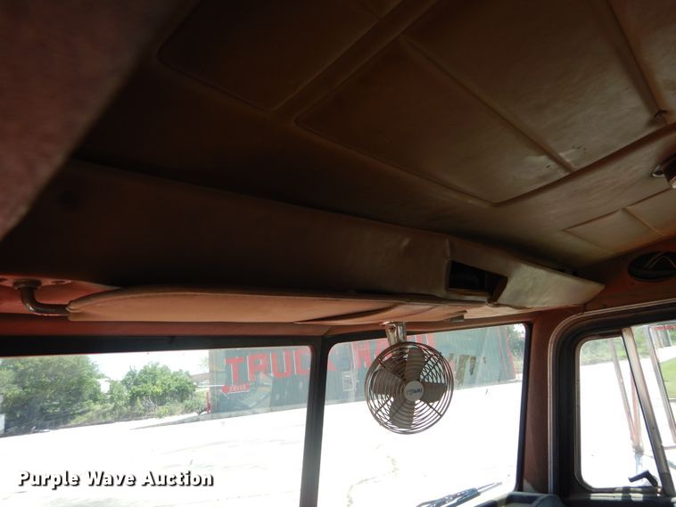 image for item HS9554 2000 Peterbilt 357  ready mix truck