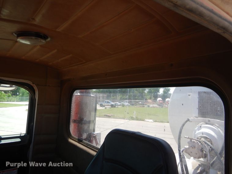 image for item HS9554 2000 Peterbilt 357  ready mix truck