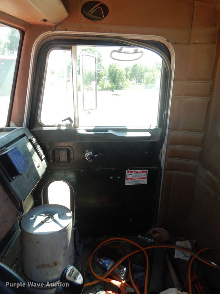 image for item HS9554 2000 Peterbilt 357  ready mix truck