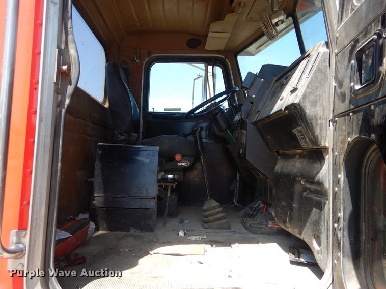 image for item HS9554 2000 Peterbilt 357  ready mix truck