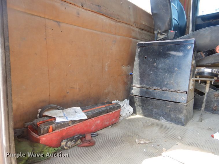 image for item HS9554 2000 Peterbilt 357  ready mix truck