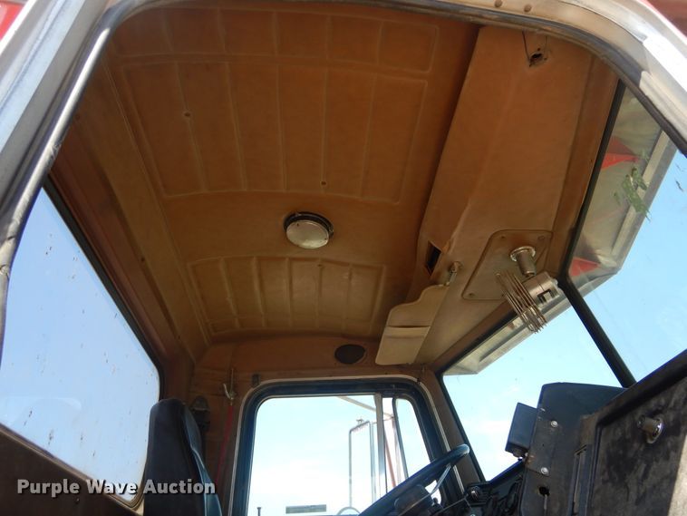 image for item HS9554 2000 Peterbilt 357  ready mix truck