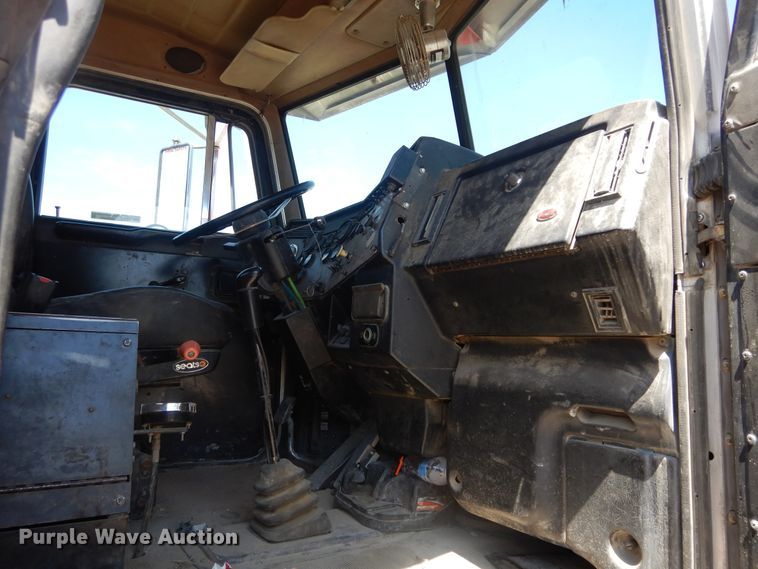 image for item HS9554 2000 Peterbilt 357  ready mix truck