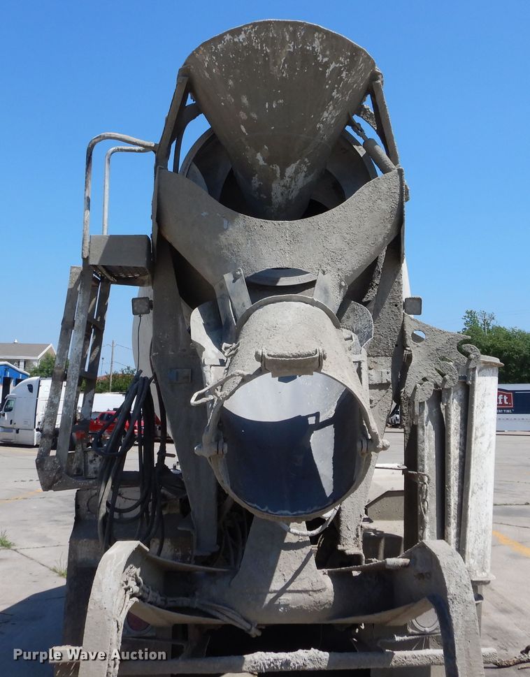 image for item HS9554 2000 Peterbilt 357  ready mix truck