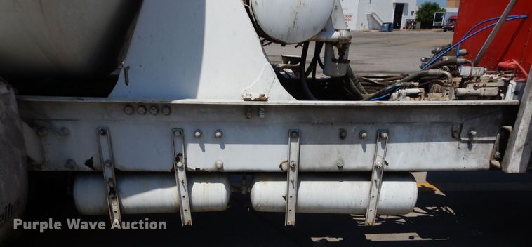 image for item HS9554 2000 Peterbilt 357  ready mix truck