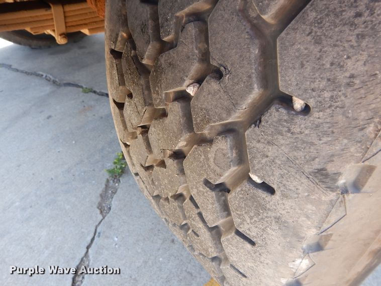 image for item HS9554 2000 Peterbilt 357  ready mix truck