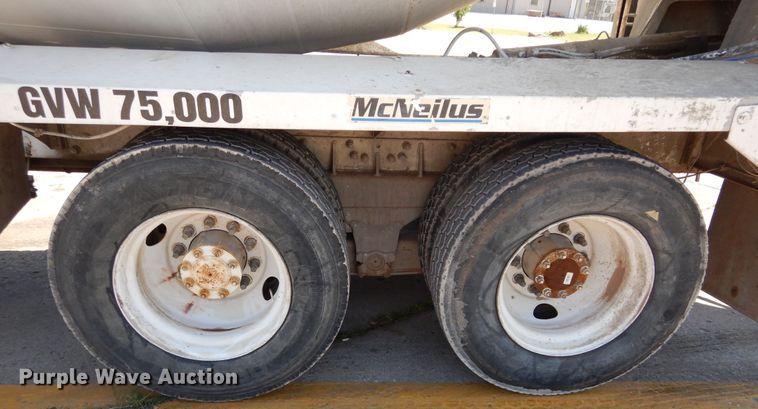 image for item HS9554 2000 Peterbilt 357  ready mix truck