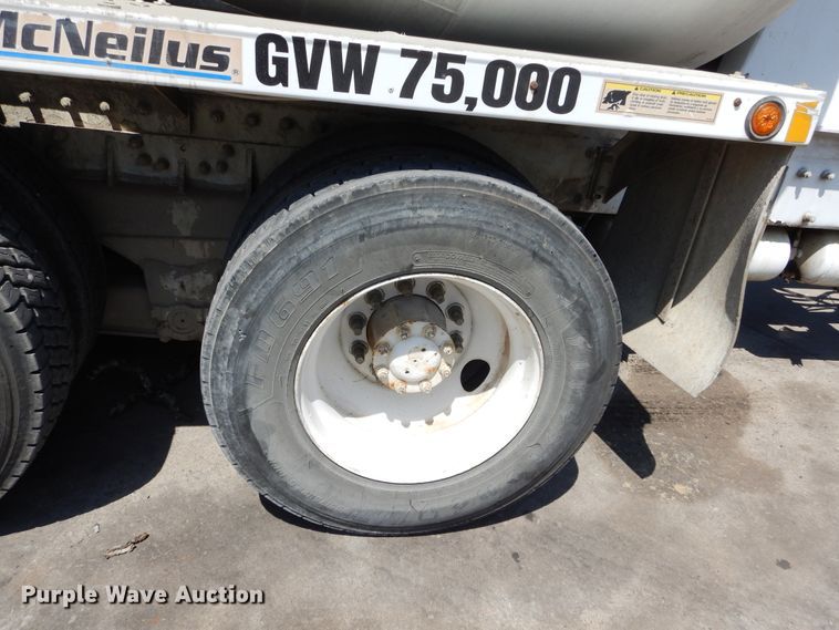 image for item HS9554 2000 Peterbilt 357  ready mix truck