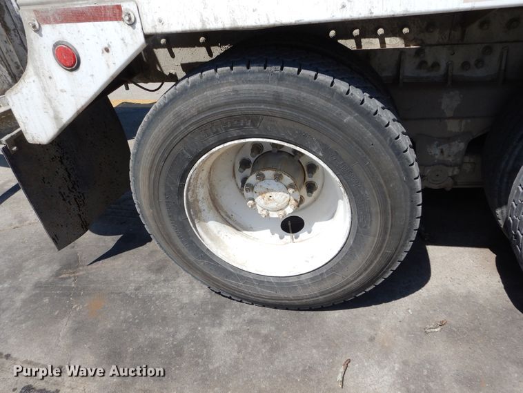 image for item HS9554 2000 Peterbilt 357  ready mix truck