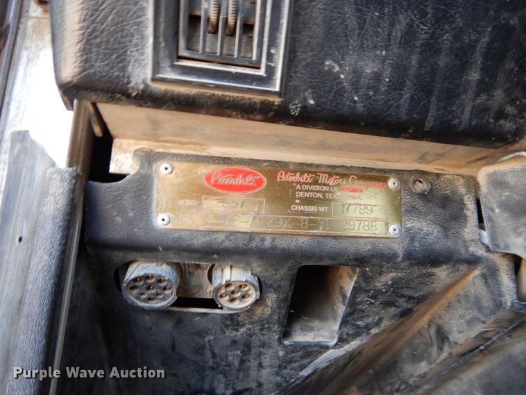 image for item HS9554 2000 Peterbilt 357  ready mix truck