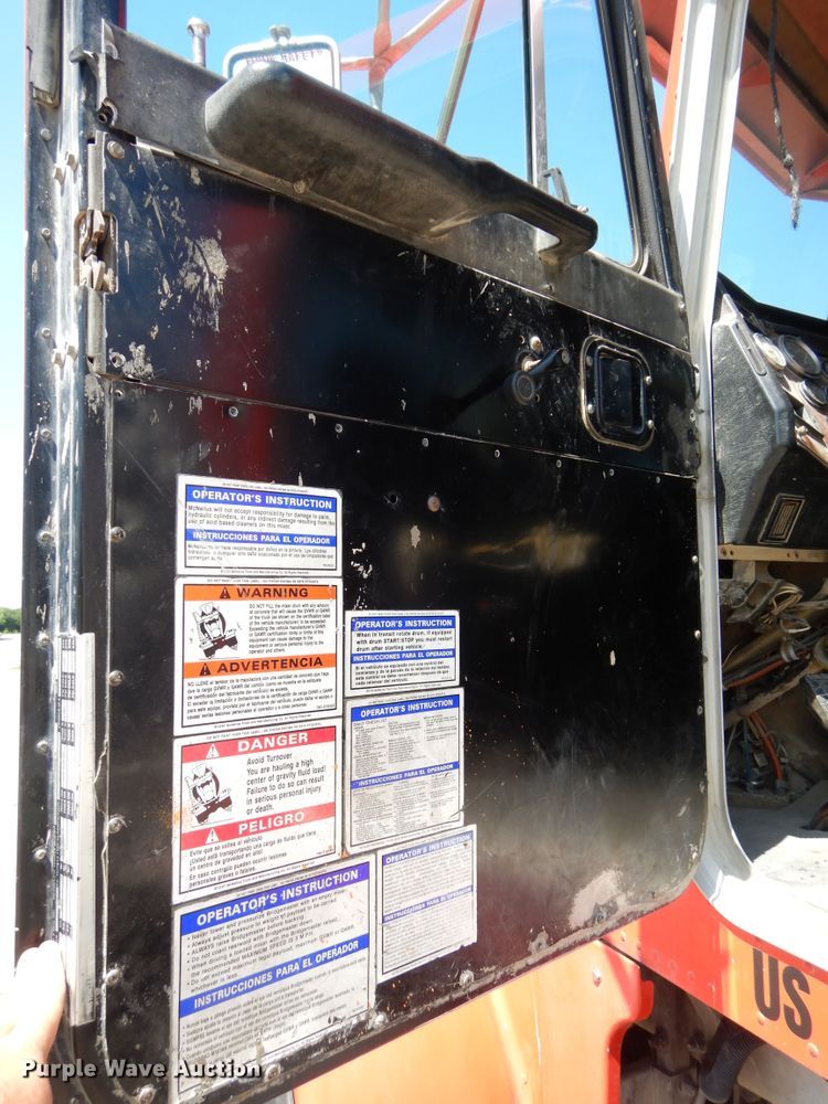 image for item HS9555 2000 Peterbilt 357  ready mix truck