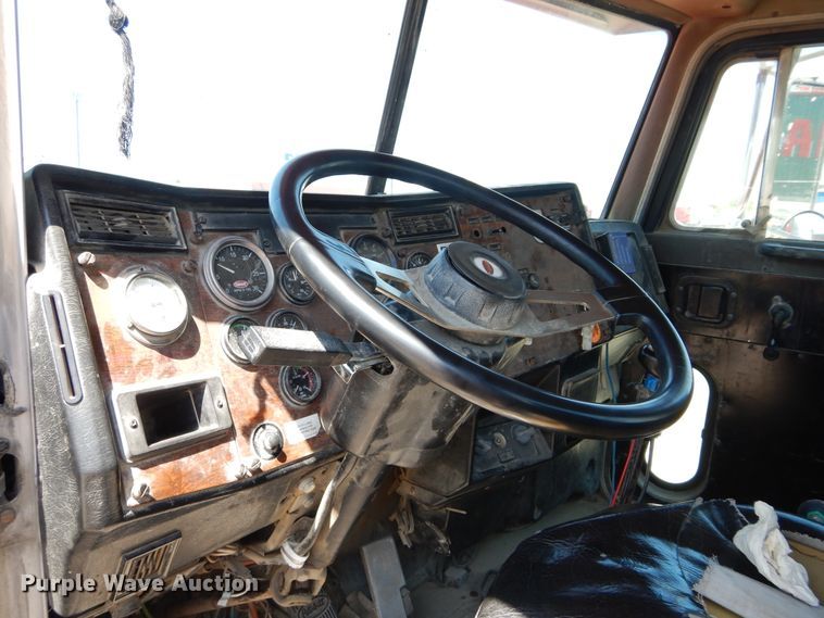 image for item HS9555 2000 Peterbilt 357  ready mix truck