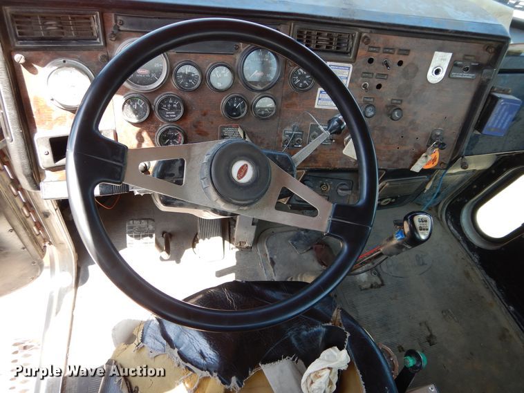 image for item HS9555 2000 Peterbilt 357  ready mix truck