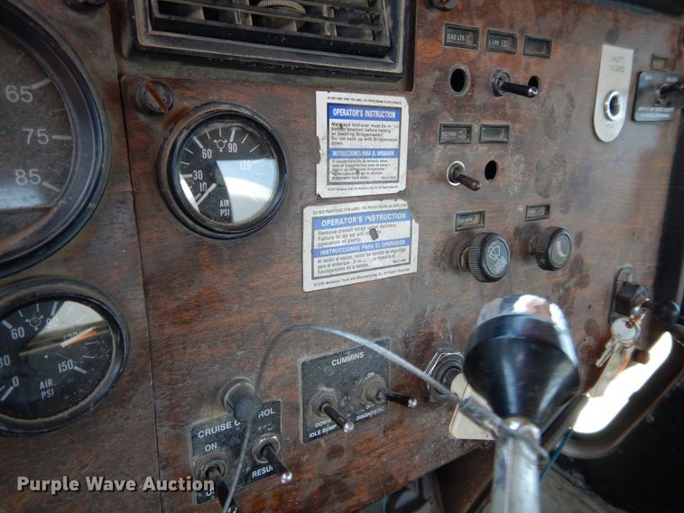 image for item HS9555 2000 Peterbilt 357  ready mix truck