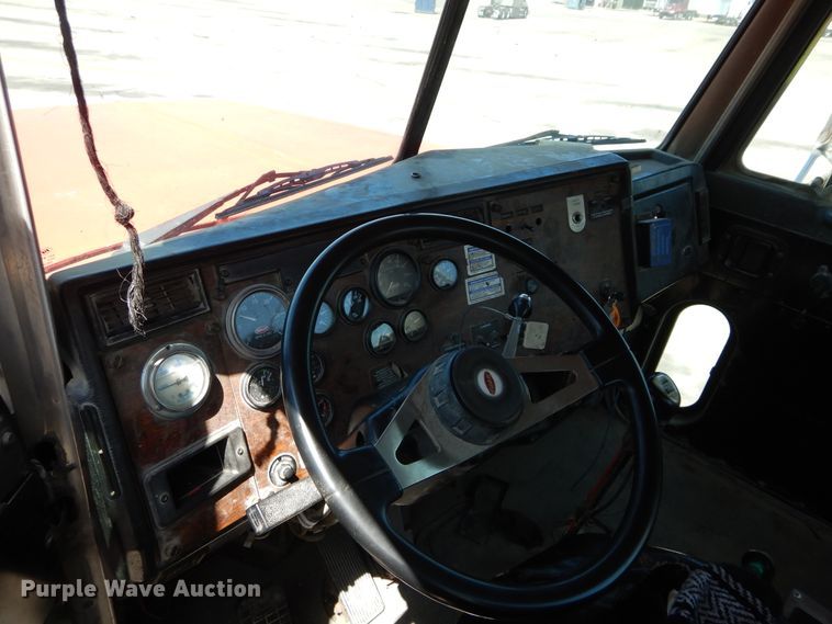 image for item HS9555 2000 Peterbilt 357  ready mix truck