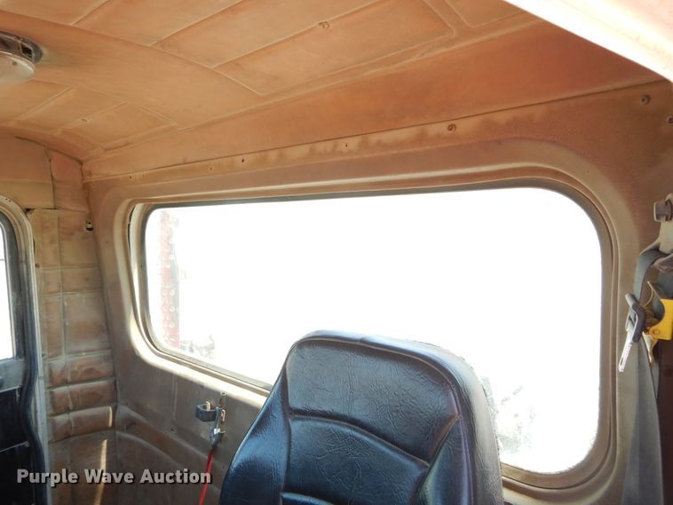 image for item HS9555 2000 Peterbilt 357  ready mix truck