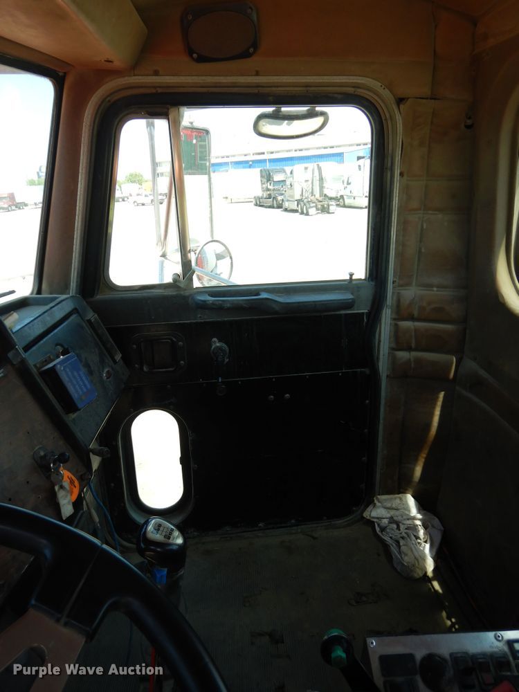 image for item HS9555 2000 Peterbilt 357  ready mix truck