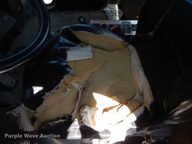 image for item HS9555 2000 Peterbilt 357  ready mix truck