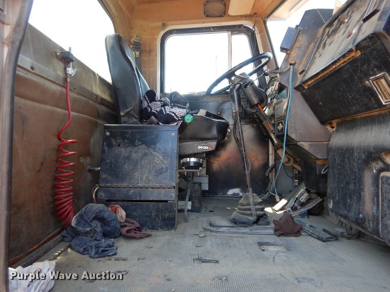 image for item HS9555 2000 Peterbilt 357  ready mix truck