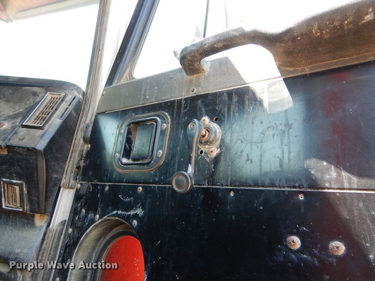 image for item HS9555 2000 Peterbilt 357  ready mix truck