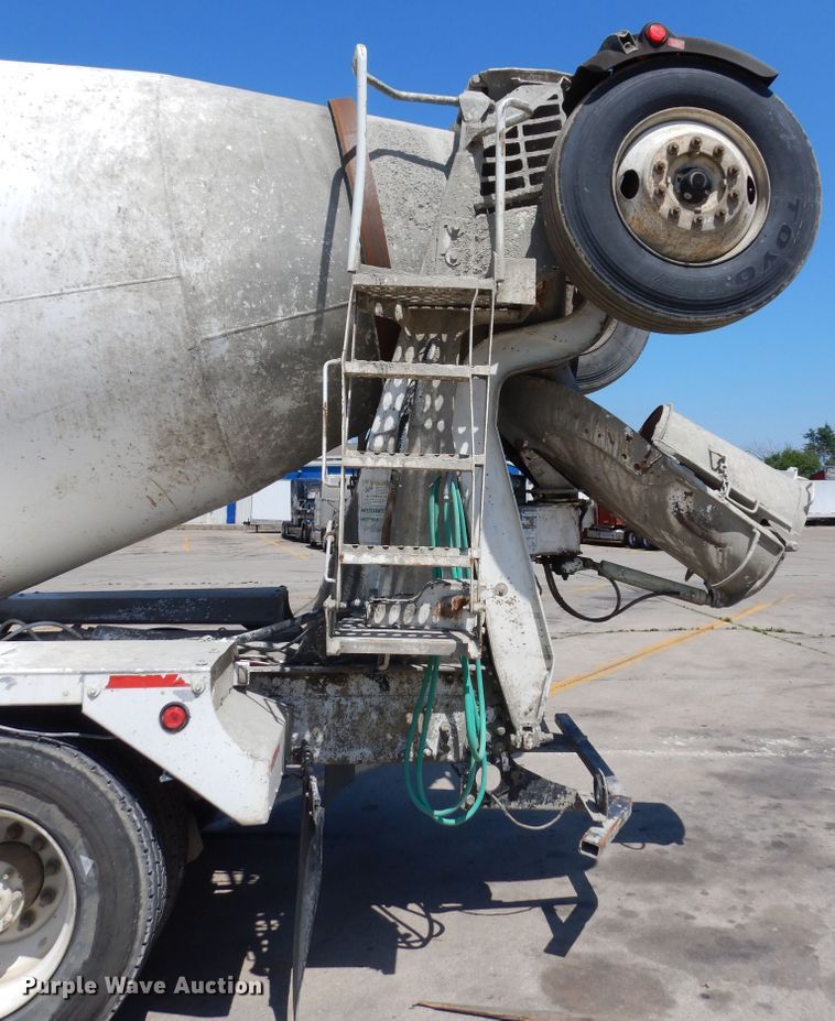 image for item HS9555 2000 Peterbilt 357  ready mix truck