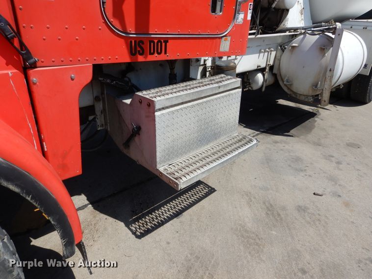 image for item HS9555 2000 Peterbilt 357  ready mix truck