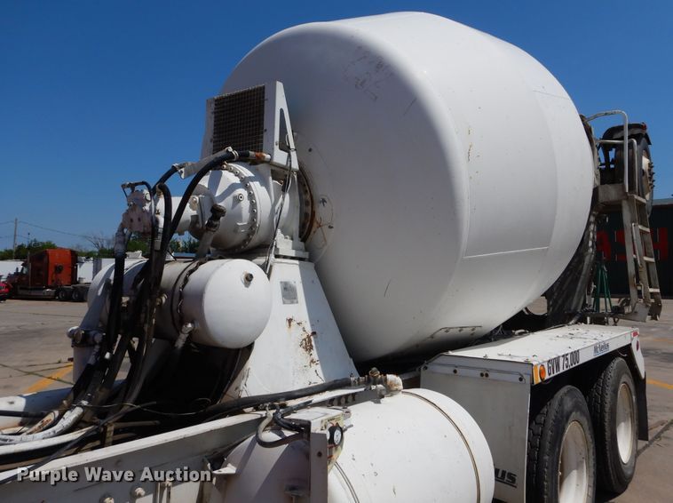 image for item HS9555 2000 Peterbilt 357  ready mix truck